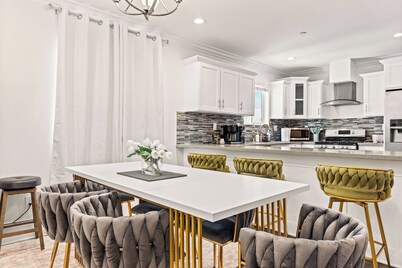 Spacious 4-bedroom townhome in beautiful Los Angeles with private parking