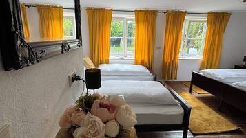 4 bedrooms, iron/ironing board, free WiFi, bed sheets