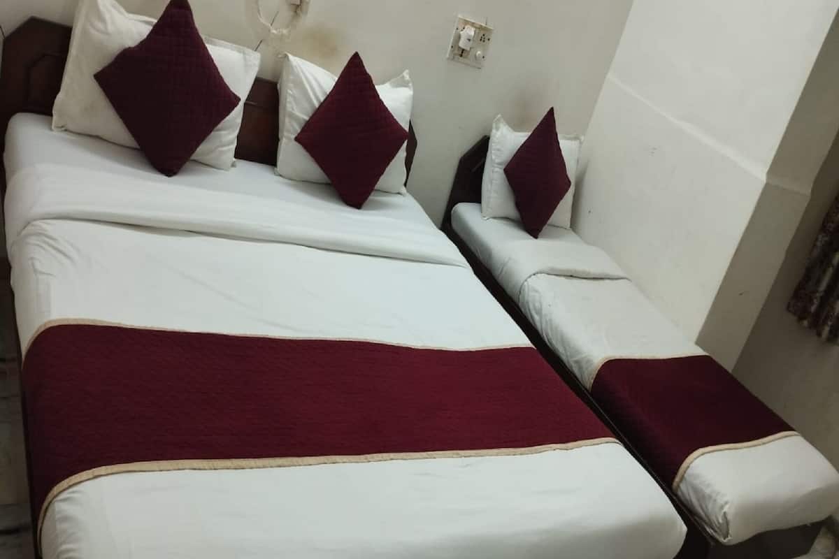 Deluxe Room, City View | Desk, free WiFi