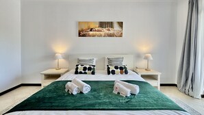 4 bedrooms, cots/infant beds, bed sheets - Quarteira Amazing Villa by Homing (Loulé)