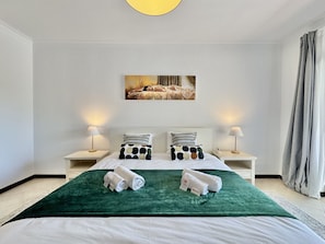4 Schlafzimmer, Babybetten, Bettwäsche