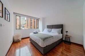 3 habitaciones, tabla de planchar con plancha, wifi y ropa de cama
