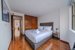 3 bedrooms, iron/ironing board, bed sheets
