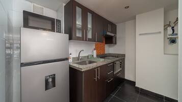 Fridge, microwave, oven, coffee/tea maker