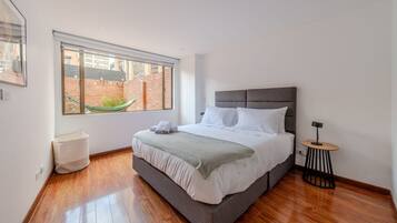 3 bedrooms, iron/ironing board, bed sheets