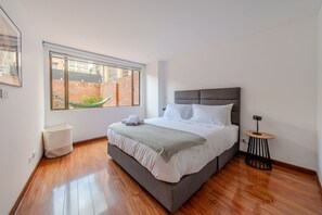 3 chambres, fer et planche à repasser, draps fournis