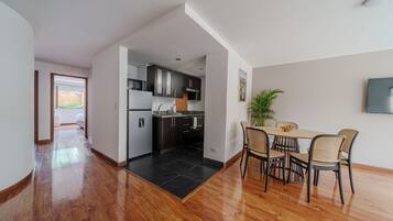 Fridge, microwave, oven, coffee/tea maker