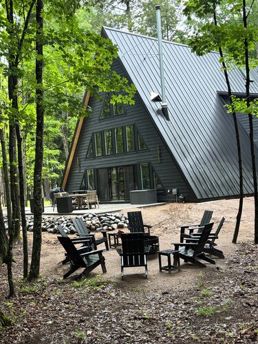 Scenic 3-bedroom Aframe with WiFi and AC on Three Lakes Chain