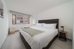 3 bedrooms, iron/ironing board, bed sheets