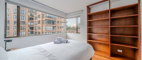 3 bedrooms, iron/ironing board, bed sheets