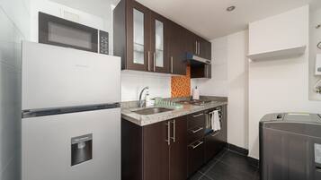 Fridge, microwave, oven, coffee/tea maker