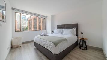 2 bedrooms, iron/ironing board, bed sheets