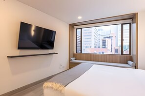 3 bedrooms, iron/ironing board, bed sheets