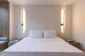 3 bedrooms, iron/ironing board, bed sheets