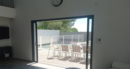 Maison moderne avec piscine
