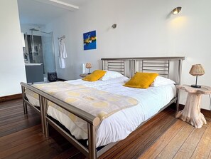 4 bedrooms, desk, iron/ironing board, free WiFi