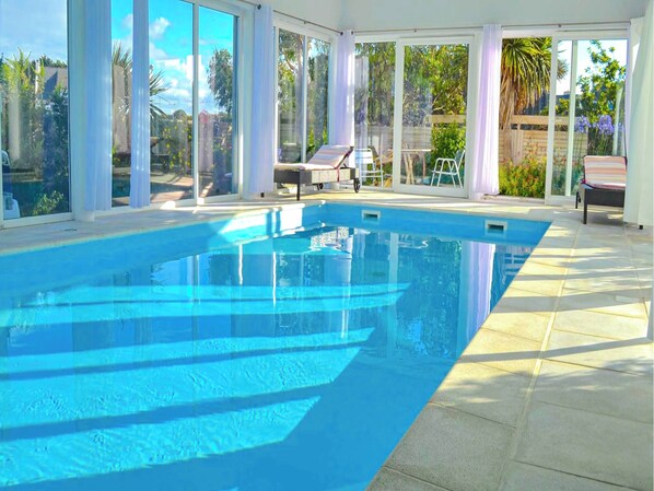 Inomhuspool och uppvärmd pool