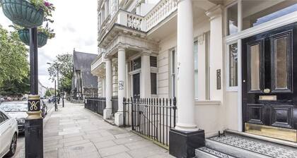 Welcome to this unforgettable getaway in the heart of London's Westminster.