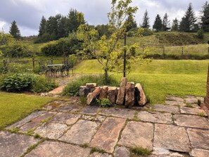 Outdoor dining - Old Station Cottage (Hexham)