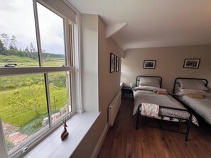 2 habitaciones, decoración personalizada y muebles diferentes 