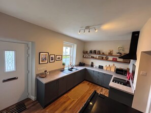 Dishwasher, cookware/dishes/utensils