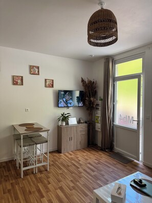 Interior - Les Cerisiers {Mb4} Bright/Private parking (Damparis)