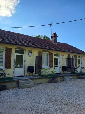 Exterior - Les Cerisiers {Mb4} Bright/Private parking (Damparis)