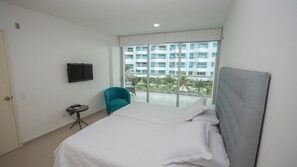 2 habitaciones, tabla de planchar con plancha y ropa de cama 