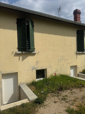 Enceinte de lâhĂ©bergement