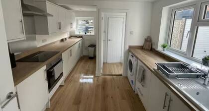 Modern 3 bed home next to railway station