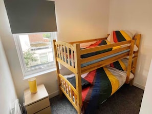 3 bedrooms, iron/ironing board, WiFi, bed sheets