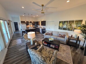 TV - Brand New Barndominium on 40 Acres with Private Lake (Evart)