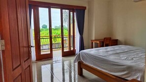 3 bedrooms, WiFi - Ubud 3BR Villa – Private Pool + Garden + Sunset Ricefield View (Ubud)