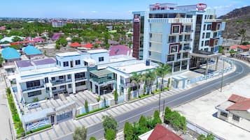 Vista frontal de la propiedad