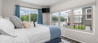 Anchors Away: Modern Irish Hills Lakefront w/ Beach, Dock, Kayaks, Cornhole