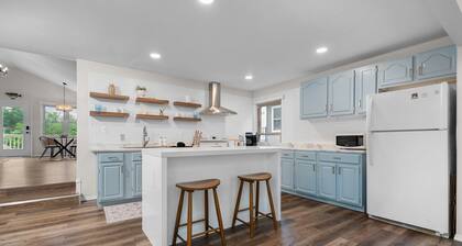Anchors Away: Modern Irish Hills Lakefront w/ Beach, Dock, Kayaks, Cornhole