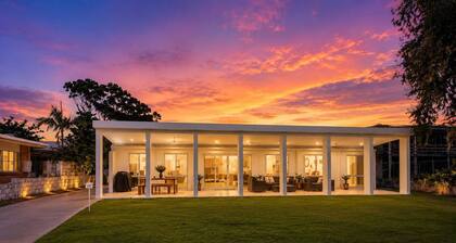Beachfront Pet-Friendly Home with Private Pool and Studio in Pallarenda