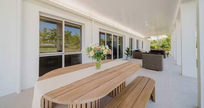 Perfection in Pallarenda With Pool & Studio Apt
