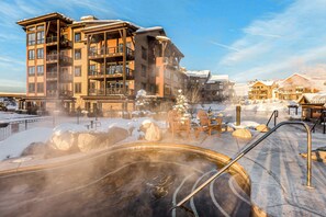 Outdoor spa tub - Cozy condo with easy access to resort gondola, shared hot tub, and game room (Steamboat Springs)