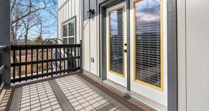 1-Bath Studio Condo for 2 | King Bed + Free Dollywood Ticket