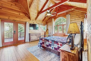 2 soverom, strykejern/-brett, internettilgang og sengetøy