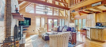 Mountain Top Cabin with Fireplace, Central A/C, Full Kitchen, and WIFI