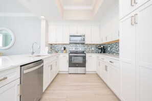 Frigorifero, microonde, forno, lavastoviglie