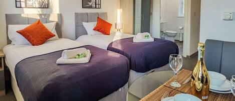 4 habitaciones, tabla de planchar con plancha y wifi gratis