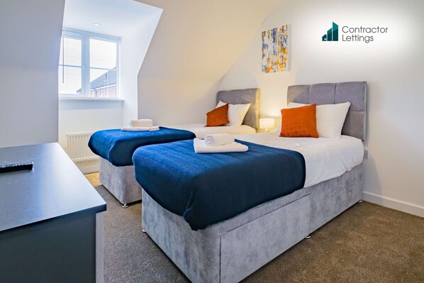 3 bedrooms, desk, iron/ironing board, WiFi