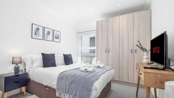 2 bedrooms, iron/ironing board, WiFi, bed sheets