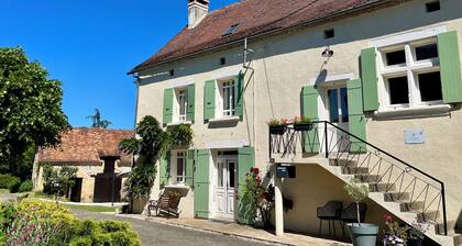 Full apartment with beautiful outdoor spaces in the Périgord Vert.