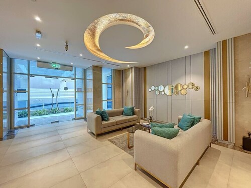 Steps to Metro | Modern 2 Bedroom |Prime Marina