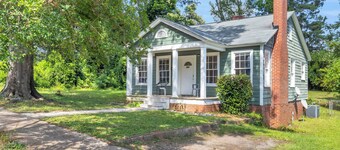 Cute Bungalow near Downtown, sleeps 6