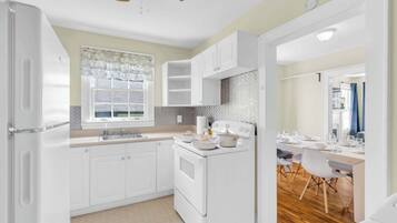 Oven, coffee/tea maker, cookware/dishes/utensils, ice maker